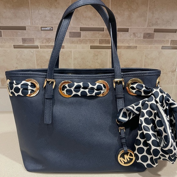EUC Michael Kors Navy Saffino Leather Jet Set Scarf Handbag Tote - Picture 1 of 5